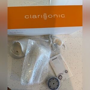 NEW Clarisonic PLUS Sonic Face & Body Cleansing System 3-Speed White Beauty